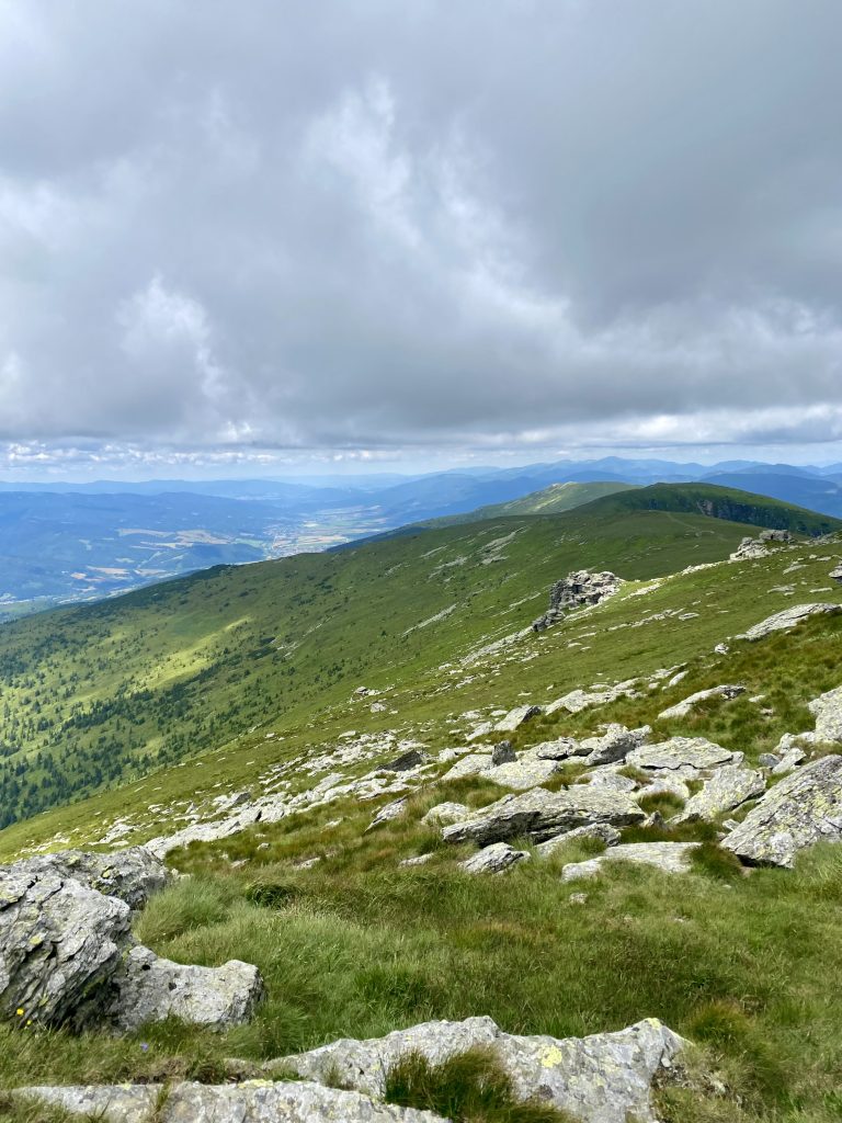 z Kraľovej Hoľe smerom na Andrejcovú.