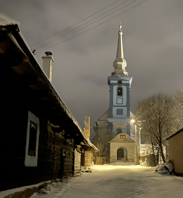 Šumiacky kostol v zime.